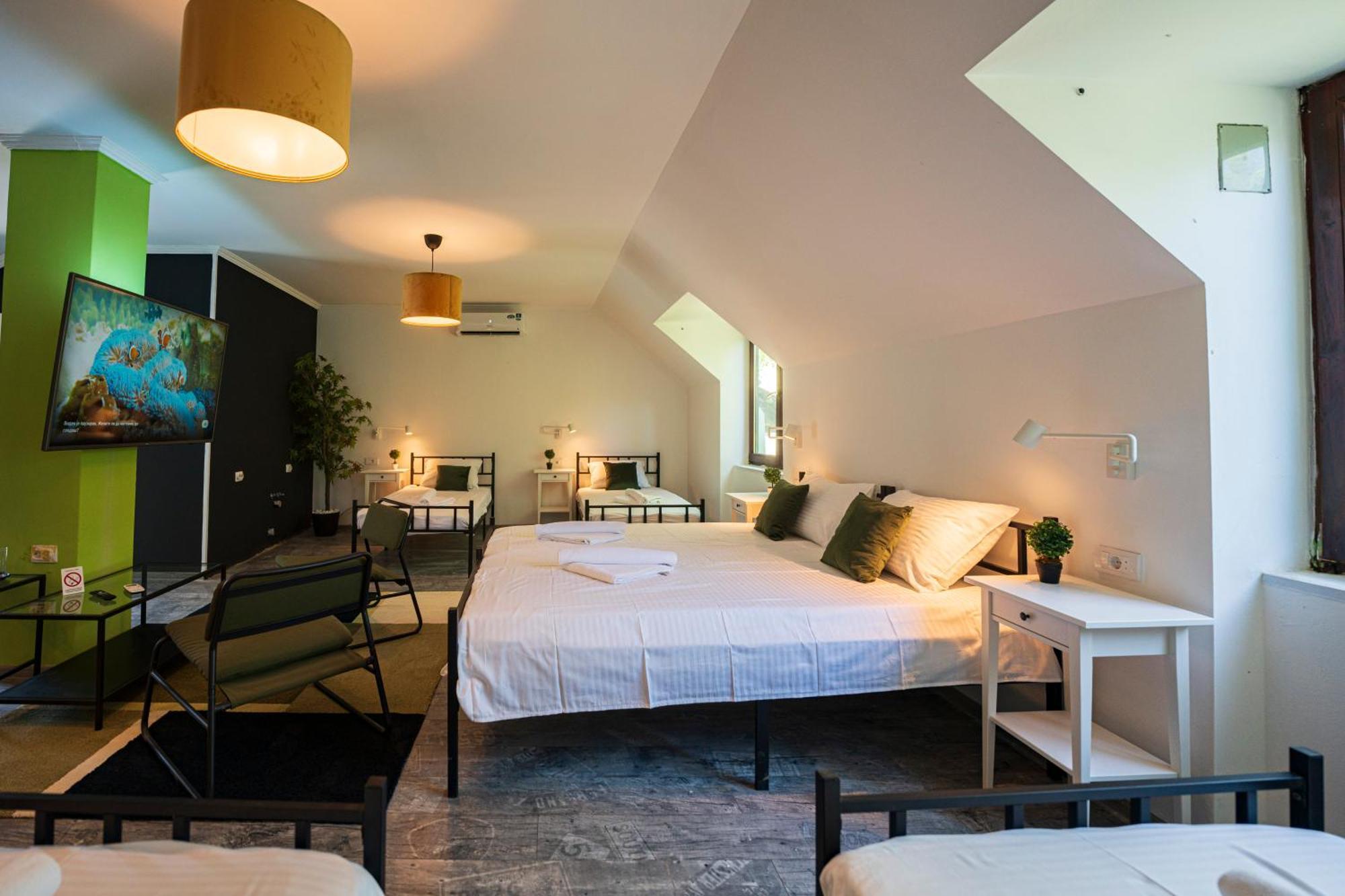 Cozy Nook B&B - Free Private Parking Нови Сад Екстериор снимка