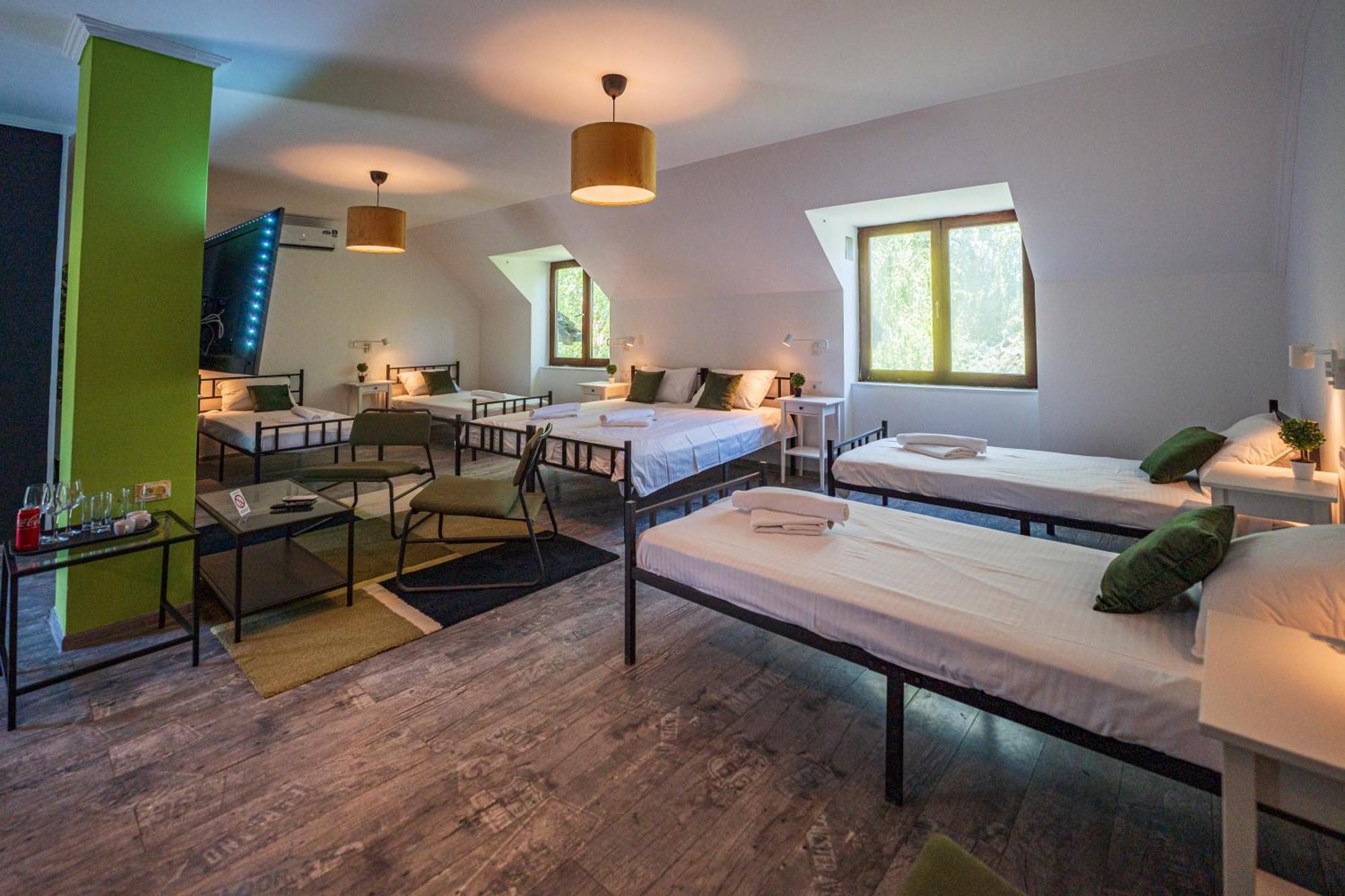 Cozy Nook B&B - Free Private Parking Нови Сад Екстериор снимка