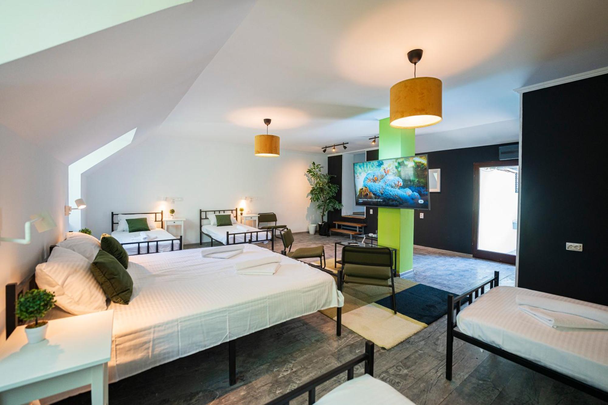 Cozy Nook B&B - Free Private Parking Нови Сад Екстериор снимка