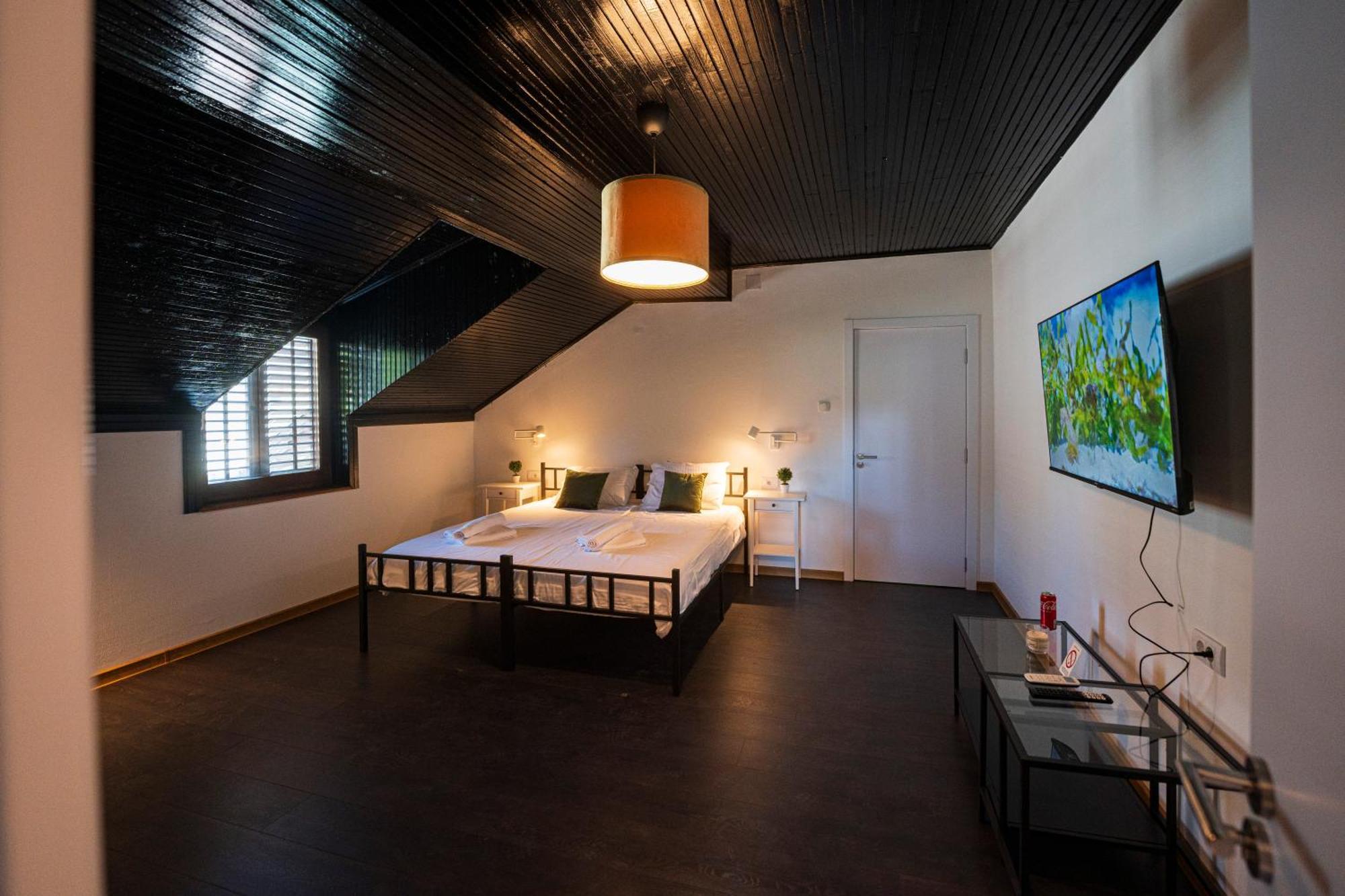 Cozy Nook B&B - Free Private Parking Нови Сад Екстериор снимка